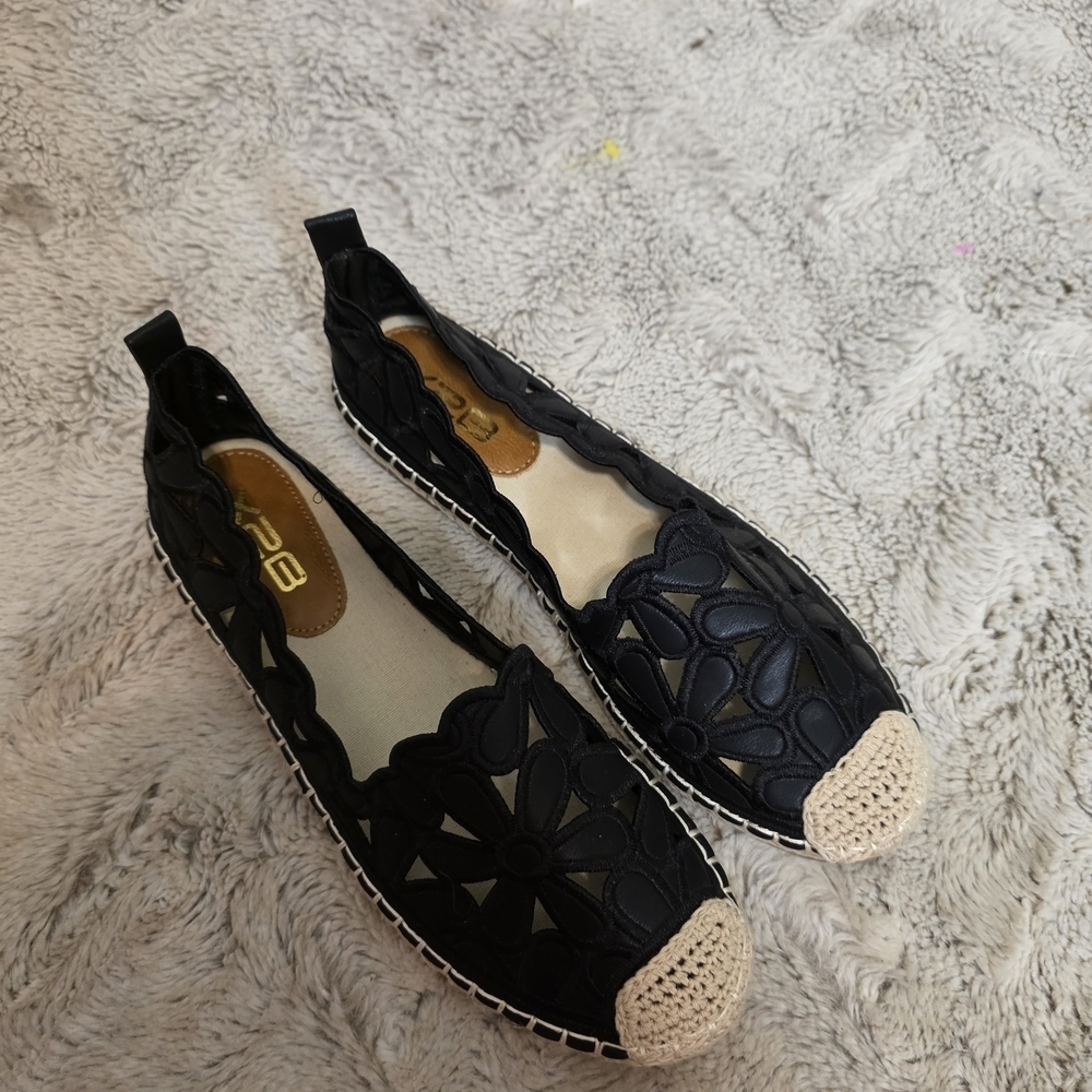 BCBG Navy Floral Espadrille Flats 7.5 - Picture 2 of 8